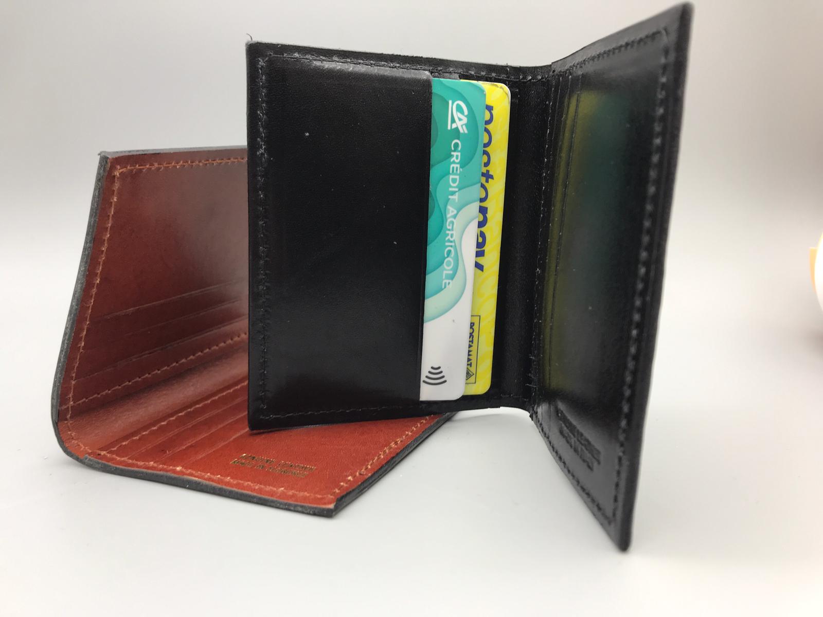 Porta carte di credito a libro 2025